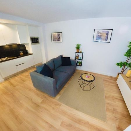 Modern Haven For Urban Explorers By Rems Malaga Bagian luar foto