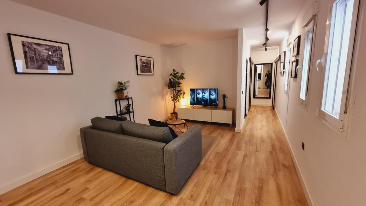 Modern Haven For Urban Explorers By Rems Malaga Bagian luar foto